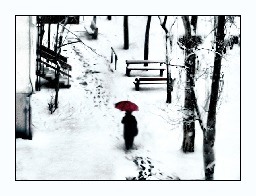 Rouge parapluie (piros esernyő) Rouge parapluie (piros esernyő)