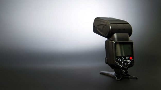 Extra fény a fényképeidhez – vaku vásárlási segédlet - NEXTFOTO