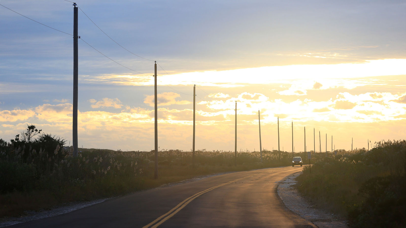 Beach Road at Twilight with distant Car Használd ki a vezérvonalakban rejlő lehetőségeket! - NEXTFOTO