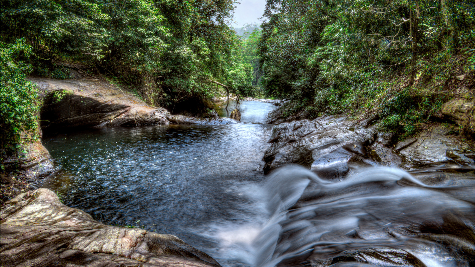 Small Waterfall from top Örökítsd meg a nyár legizgalmasabb pillanatait! - NEXTFOTO